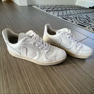 Veja V-10 Lade Up Sneaker sz 39